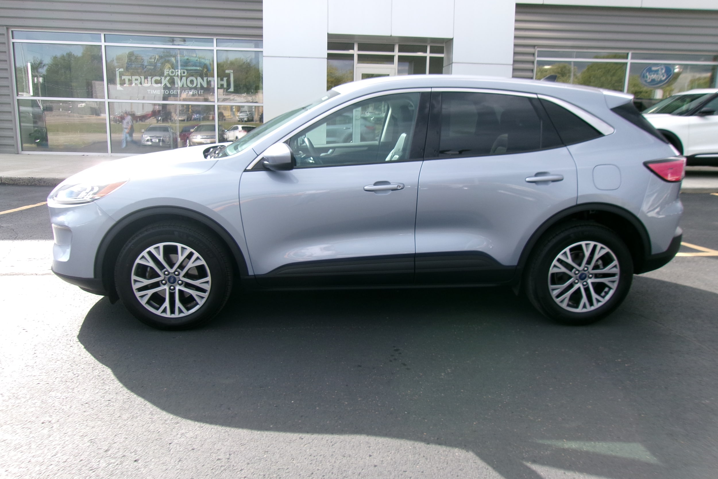 Used 2022 Ford Escape SEL with VIN 1FMCU9H62NUB22773 for sale in Kansas City