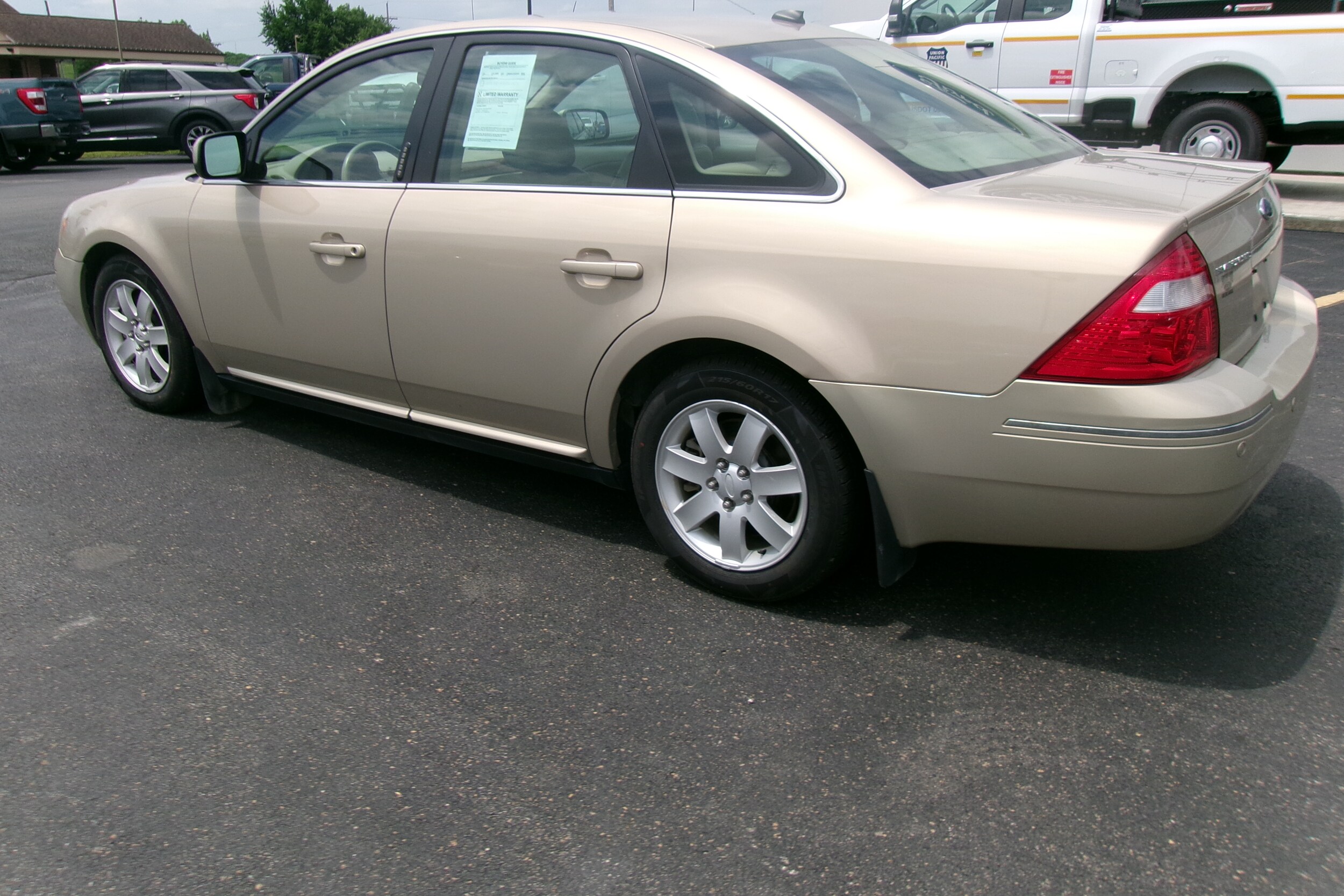 Used 2007 Ford Five Hundred SEL with VIN 1FAHP24137G125224 for sale in Holton, KS