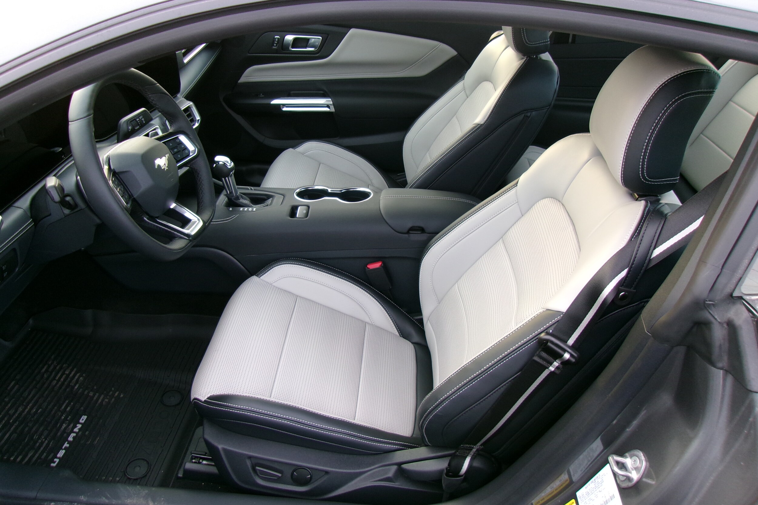 2025 Ford Mustang GT Premium photo 4