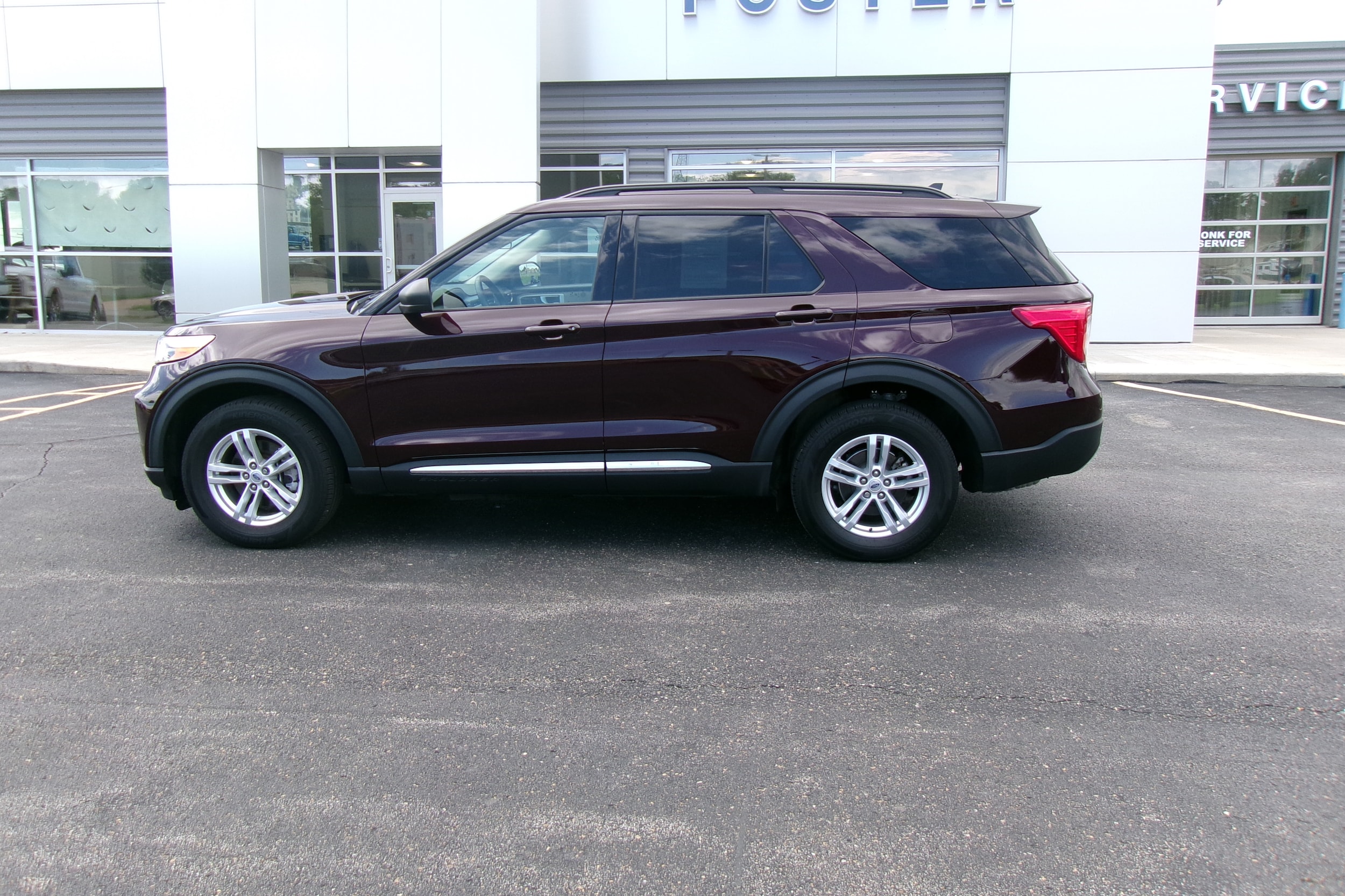 Used 2023 Ford Explorer XLT with VIN 1FMSK8DH3PGB09664 for sale in Kansas City