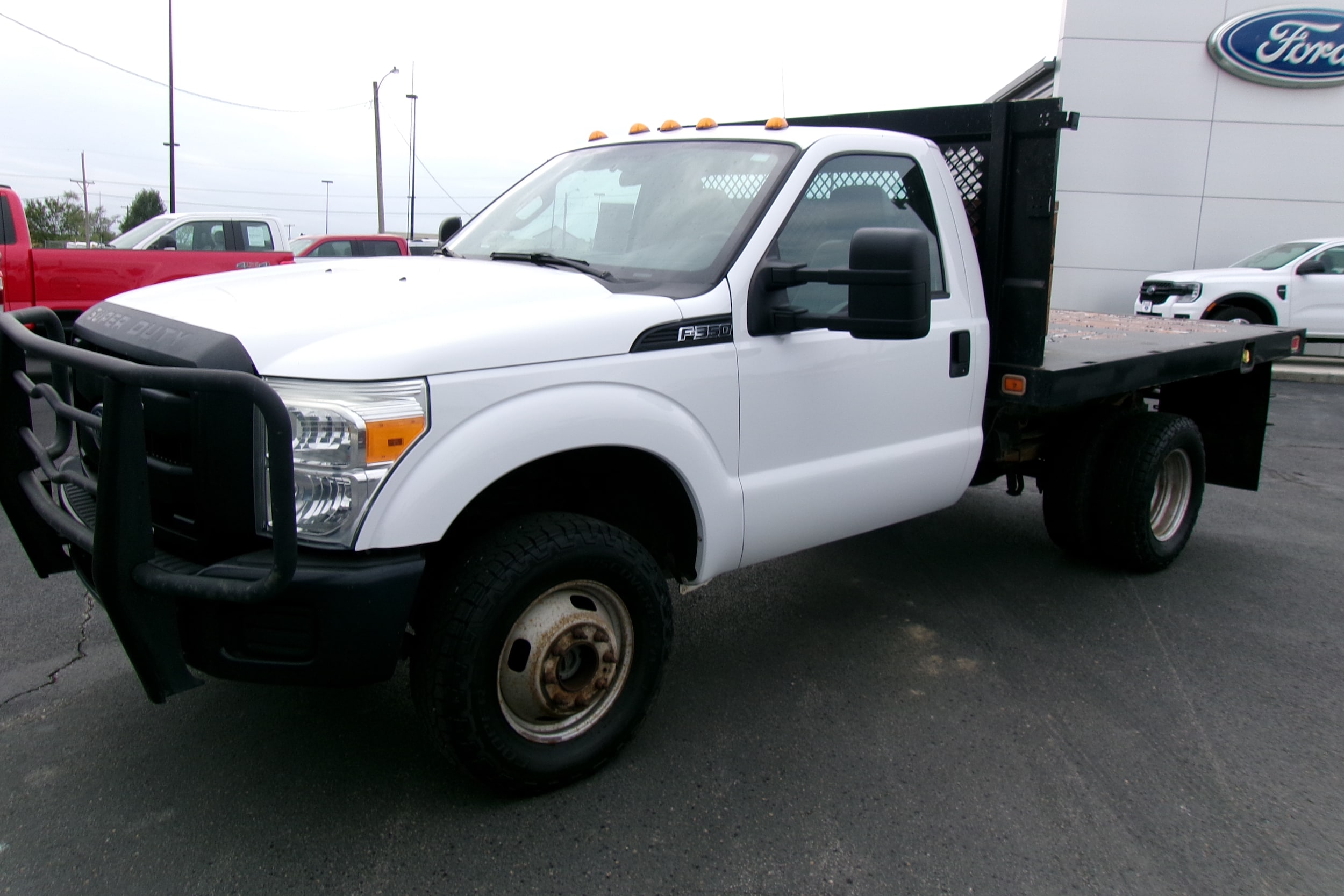 2011 Ford F-350 Super Duty Chassis Cab XL