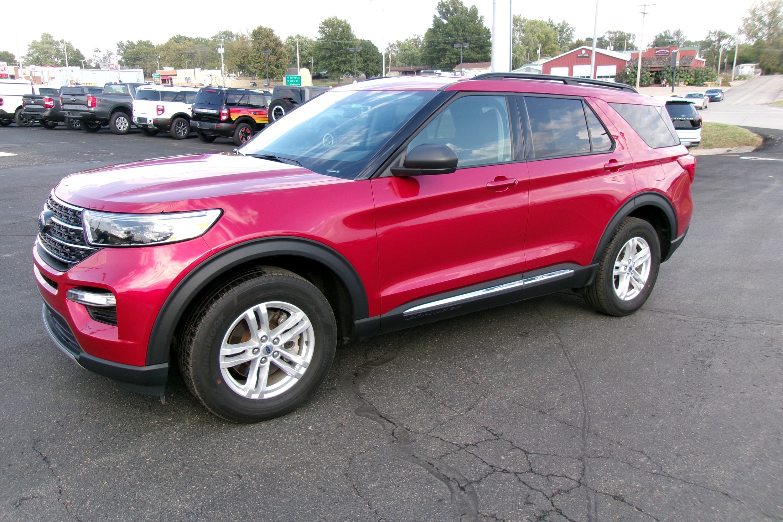 2023 Ford Explorer XLT's photo