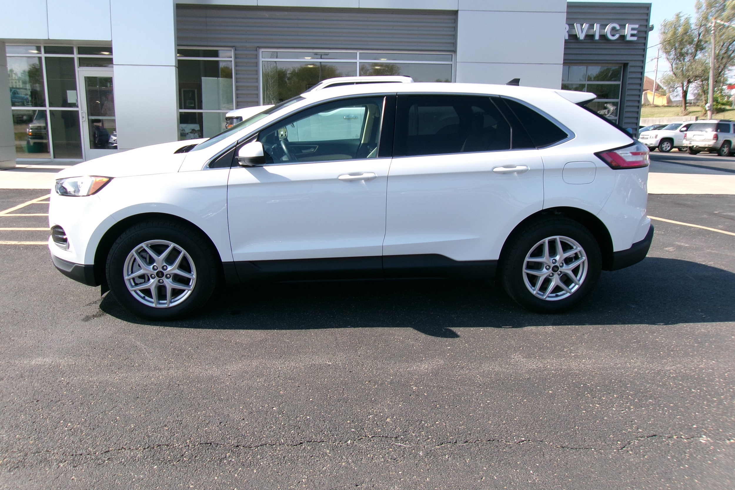 Used 2024 Ford Edge SEL with VIN 2FMPK4J92RBA00876 for sale in Kansas City