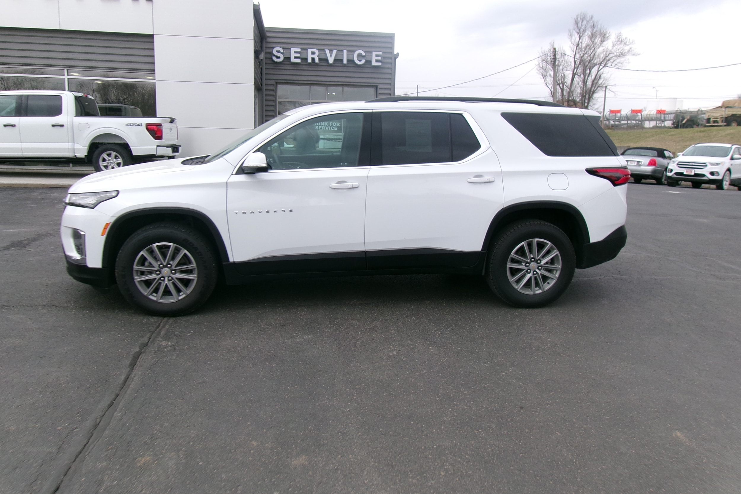 Used 2023 Chevrolet Traverse 1LT with VIN 1GNERGKW4PJ286534 for sale in Kansas City