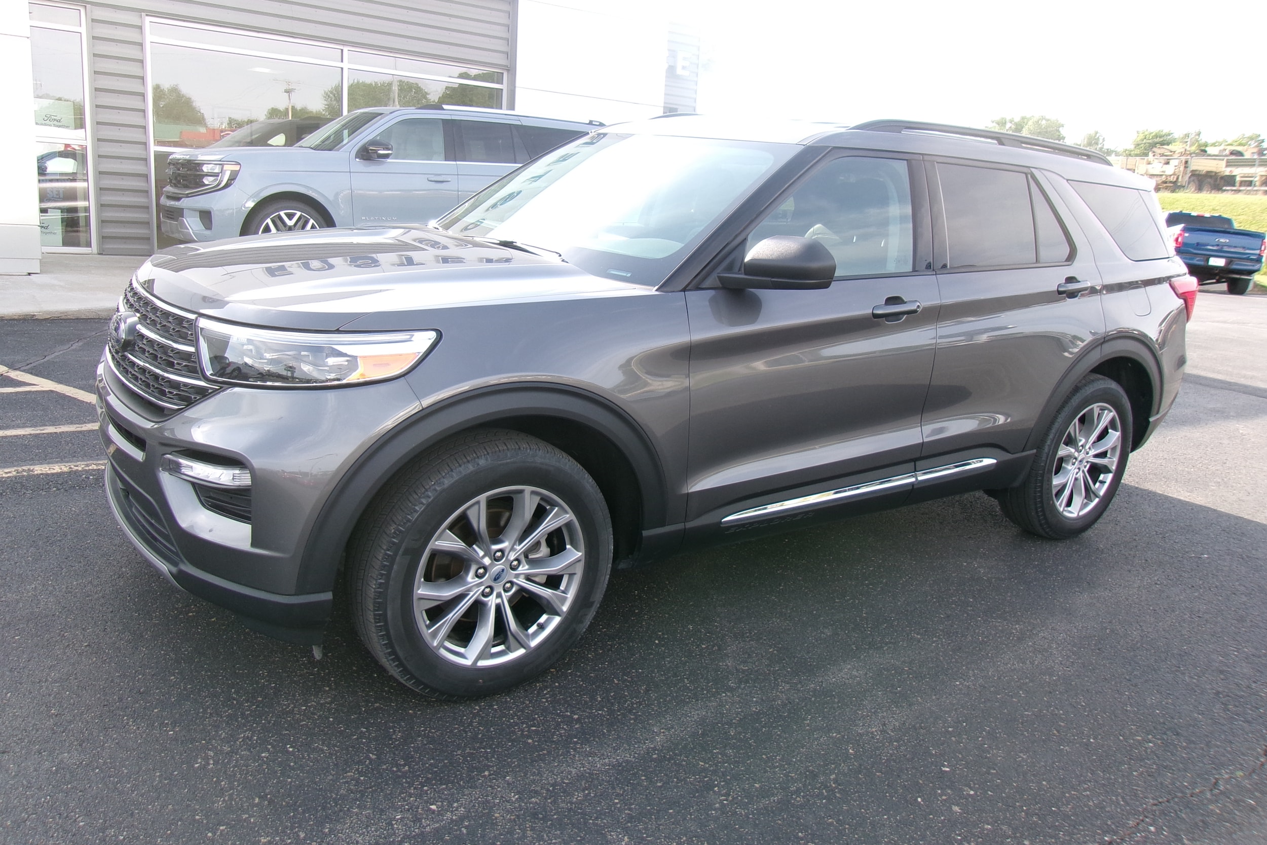 2023 Ford Explorer XLT 4WD's photo