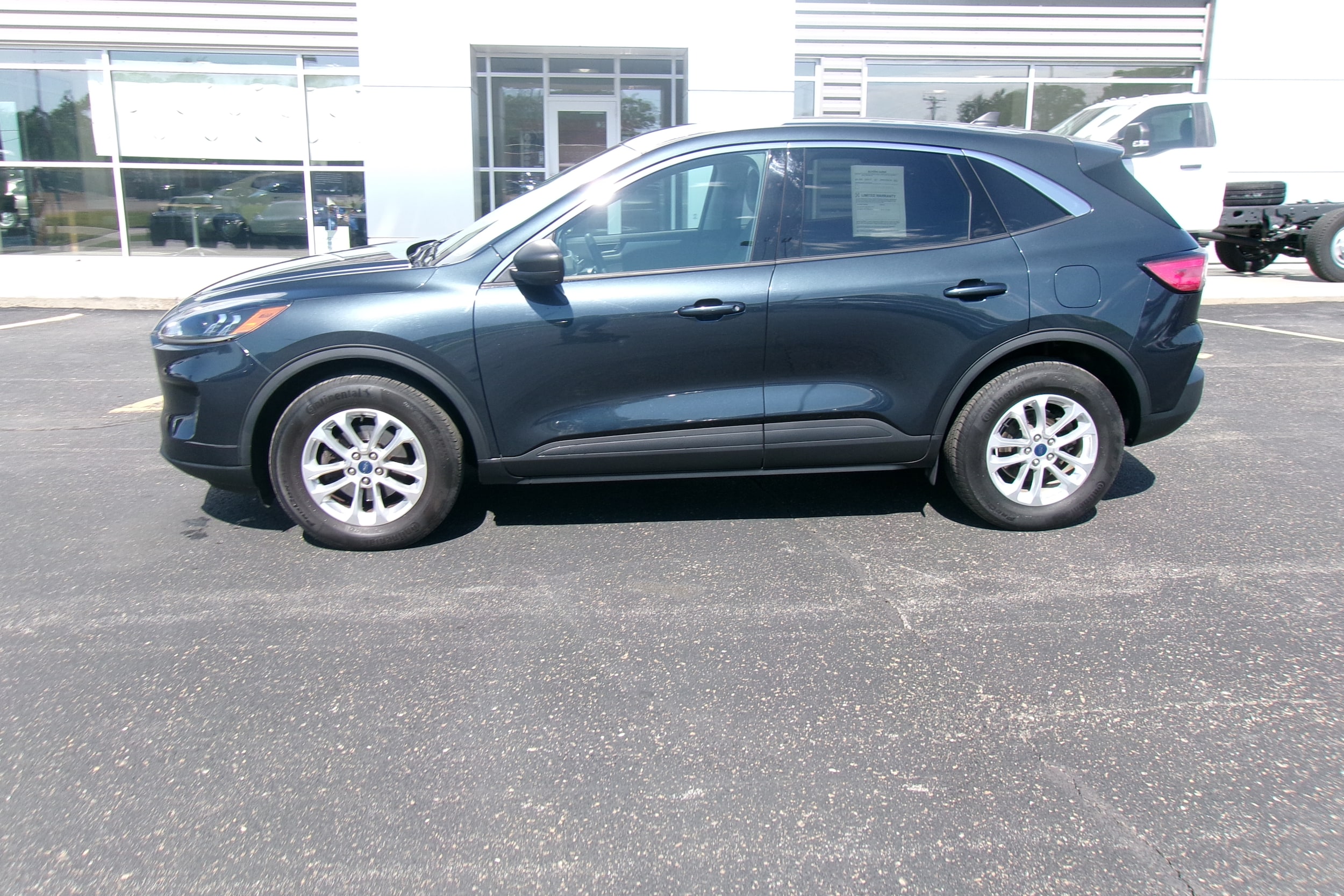 Used 2022 Ford Escape SE with VIN 1FMCU9G61NUC01336 for sale in Kansas City