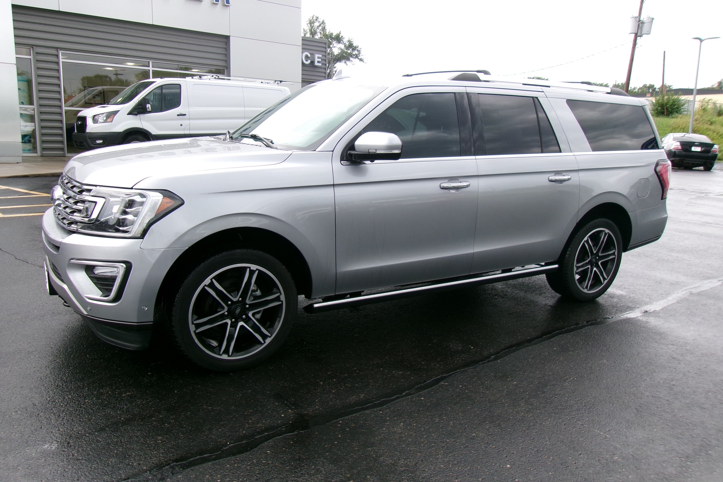 2021 Ford Expedition Limited's photo