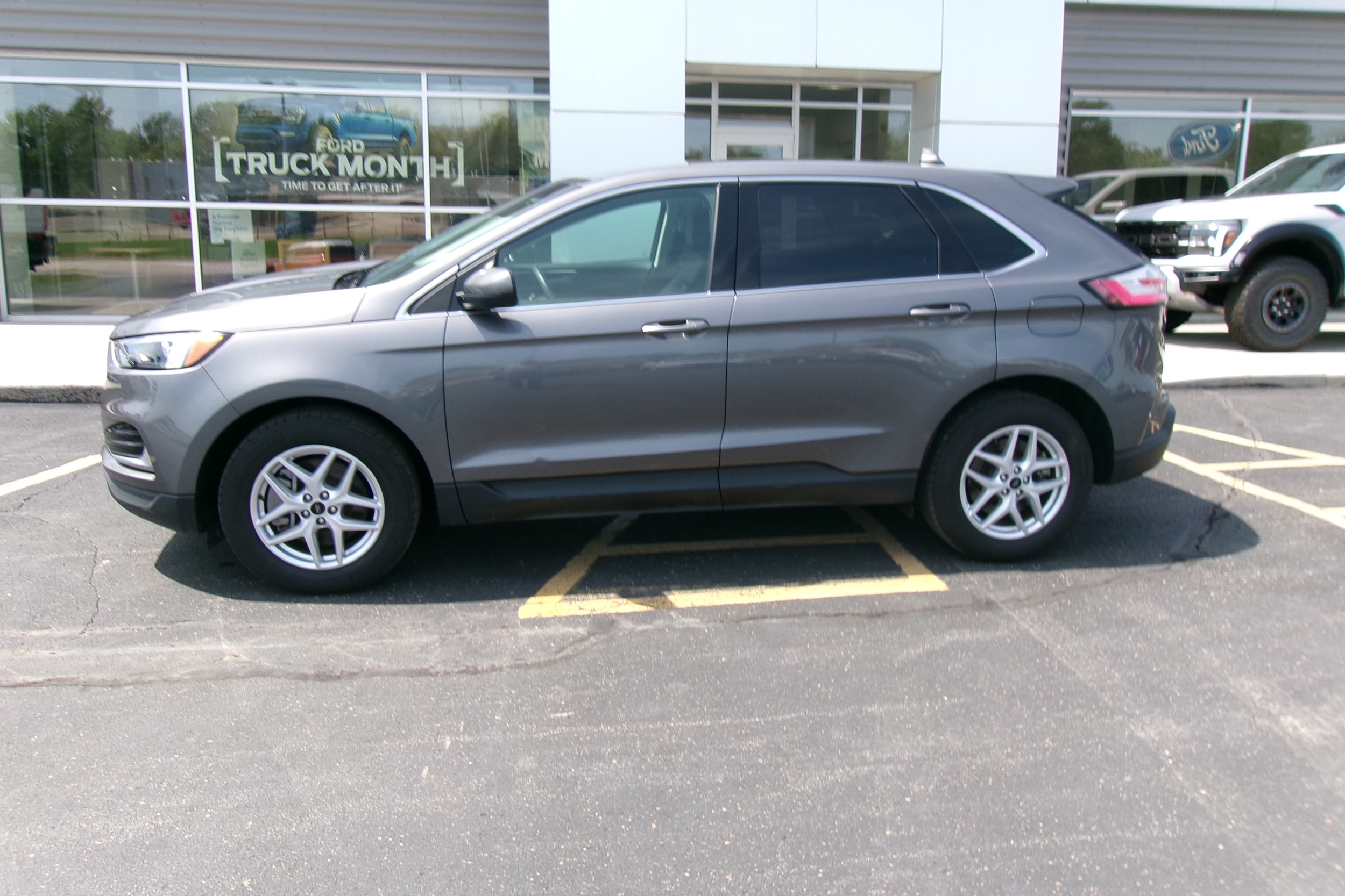 Used 2024 Ford Edge SEL with VIN 2FMPK4J90RBA97589 for sale in Kansas City