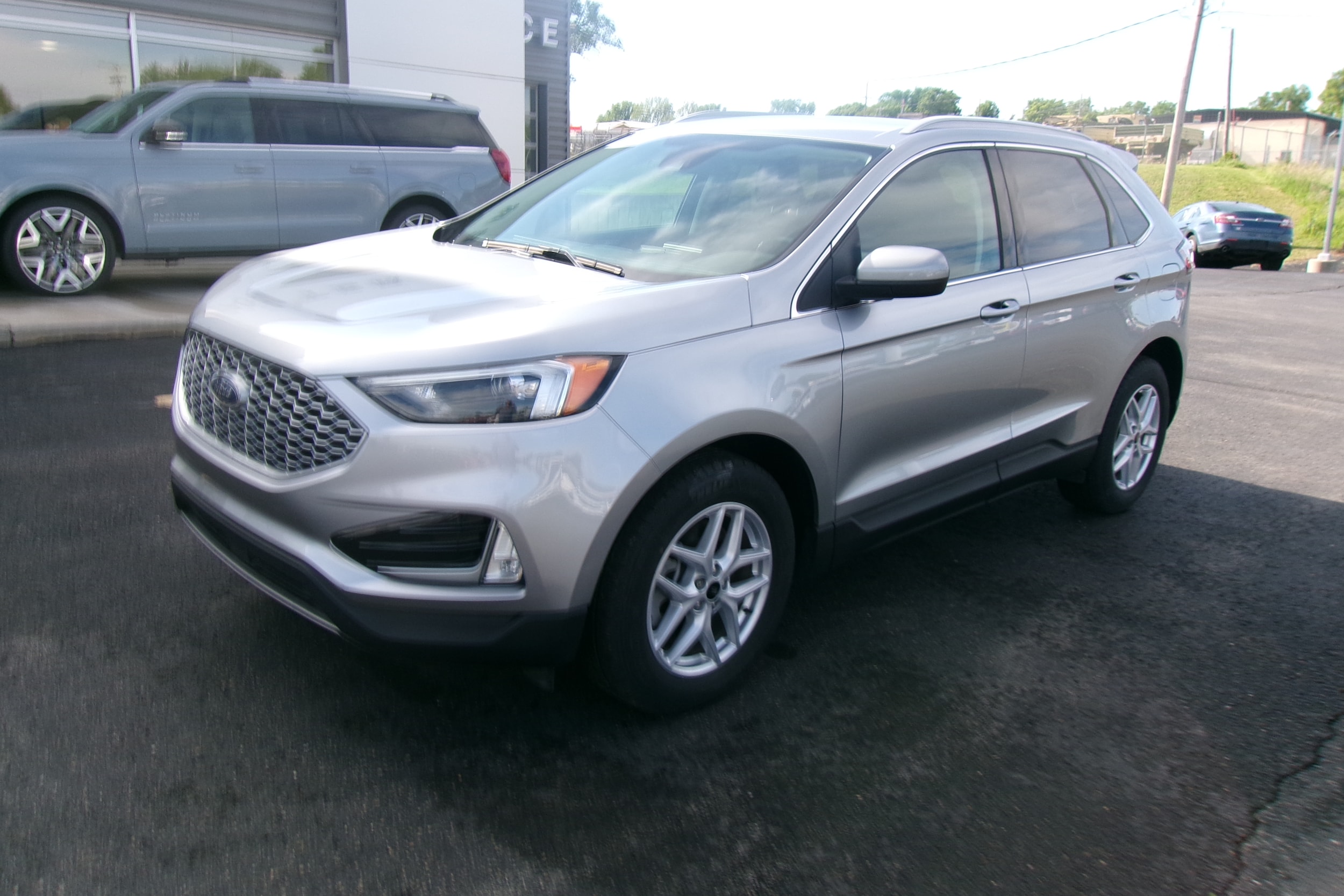 2024 Ford Edge SEL AWD's photo