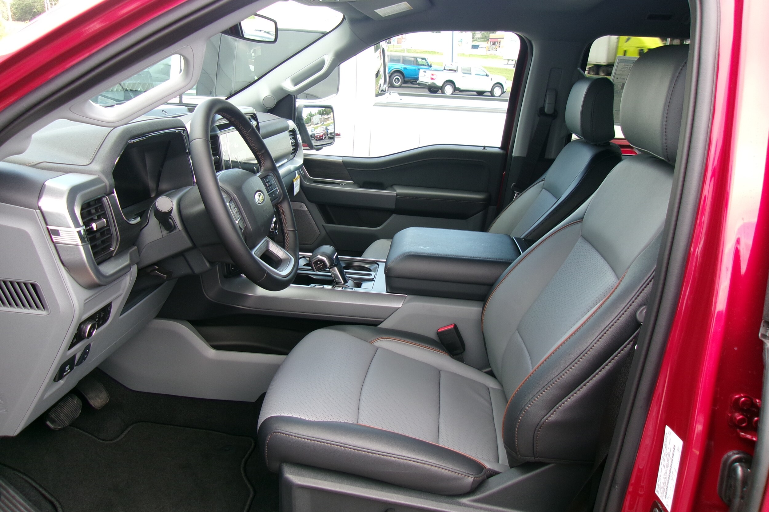 2025 Ford F-150 Lariat photo 4