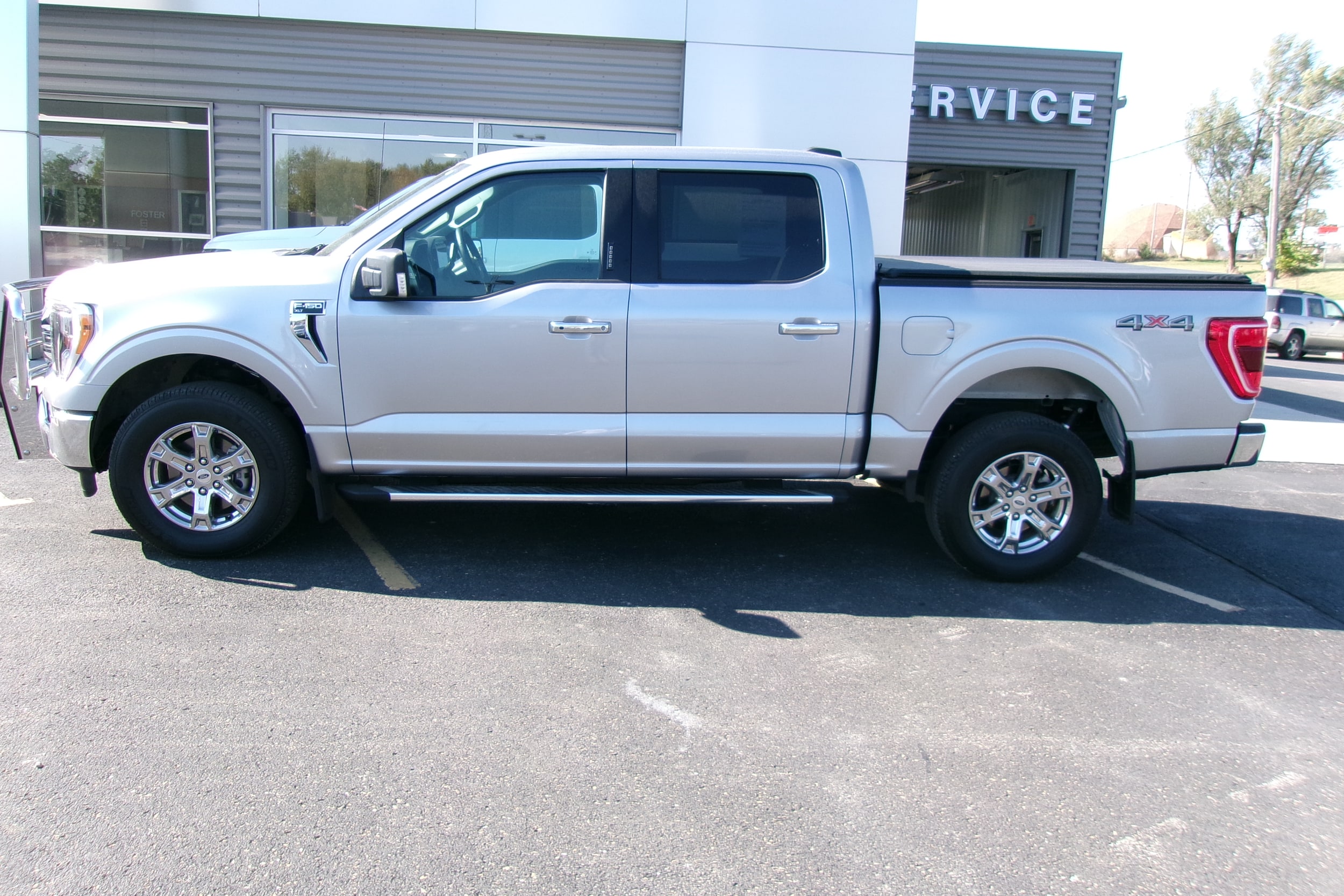 Used 2022 Ford F-150 XLT with VIN 1FTFW1E52NFA13615 for sale in Kansas City