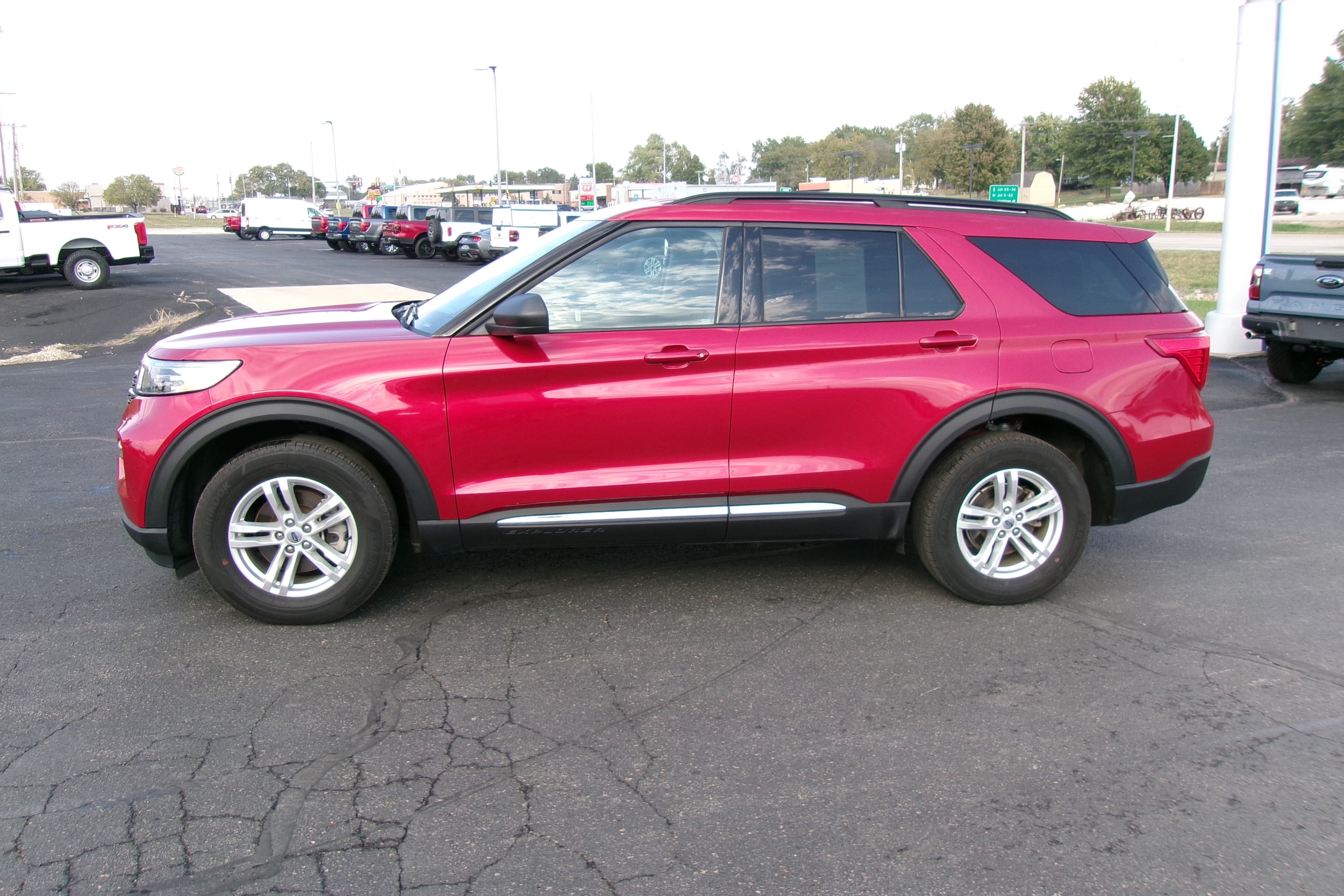 Used 2023 Ford Explorer XLT with VIN 1FMSK8DH2PGB96926 for sale in Kansas City