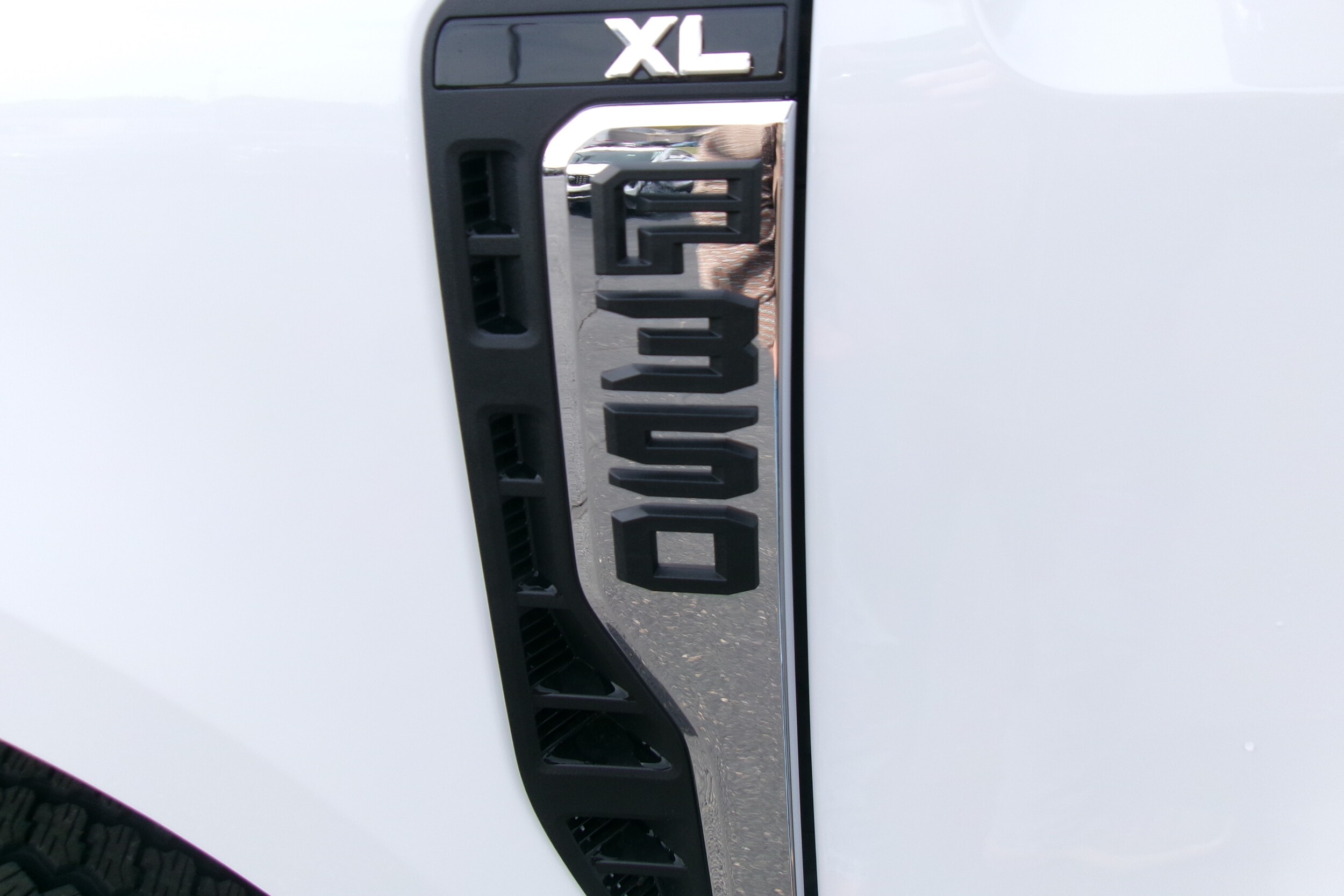 2026 Ford F-350 photo 3