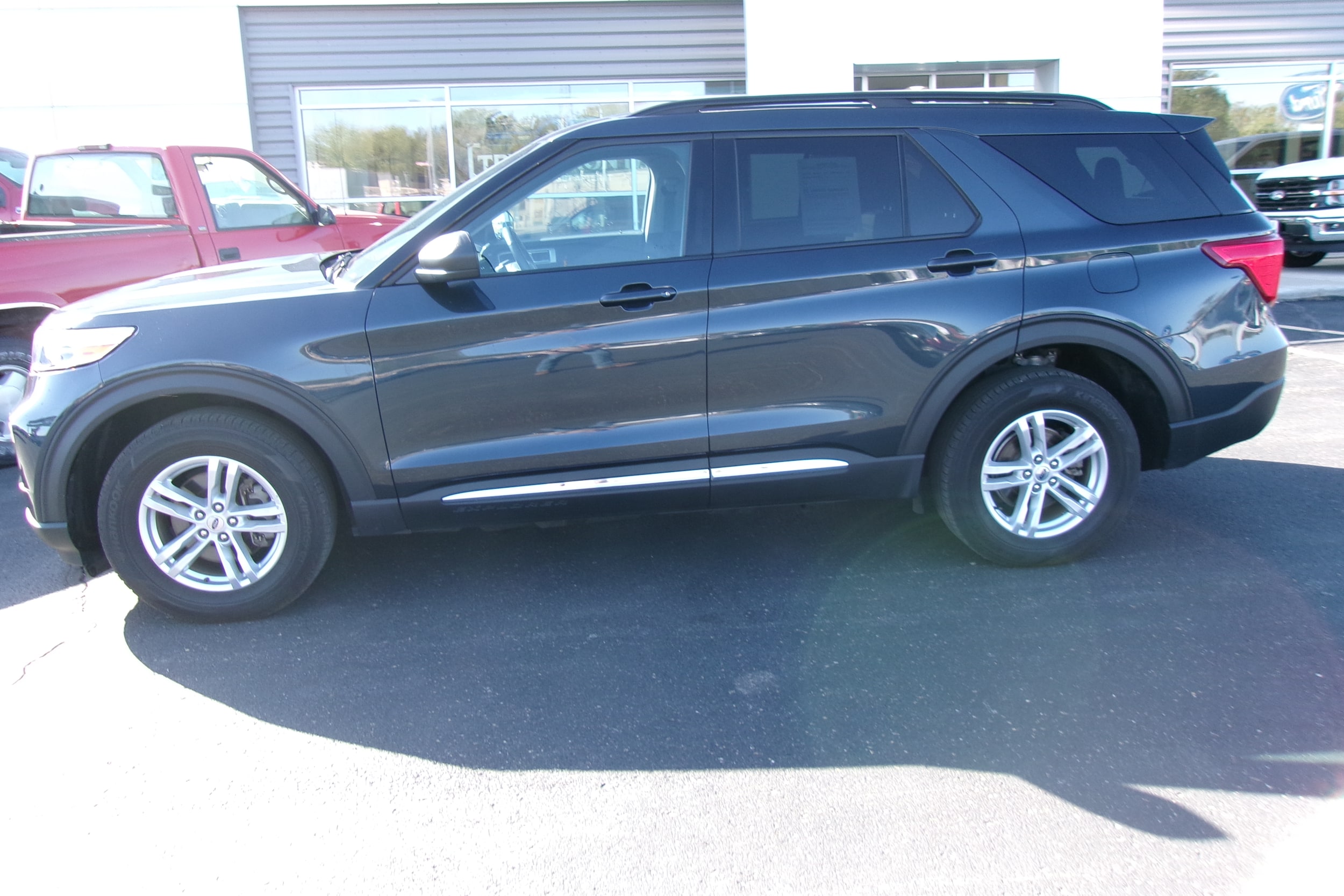 Used 2023 Ford Explorer XLT with VIN 1FMSK8DH6PGB96623 for sale in Kansas City