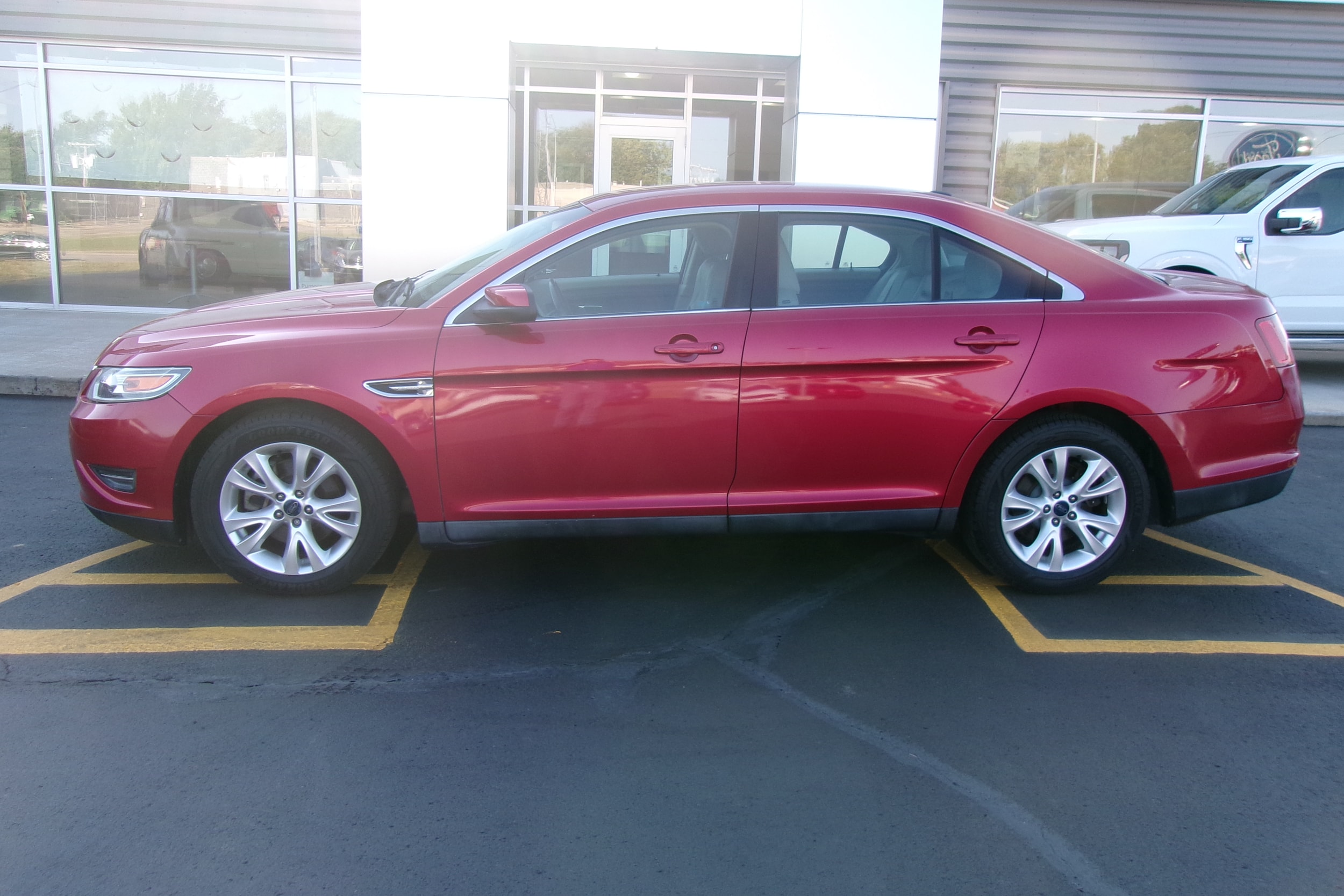 Used 2011 Ford Taurus SEL with VIN 1FAHP2EW2BG114699 for sale in Kansas City