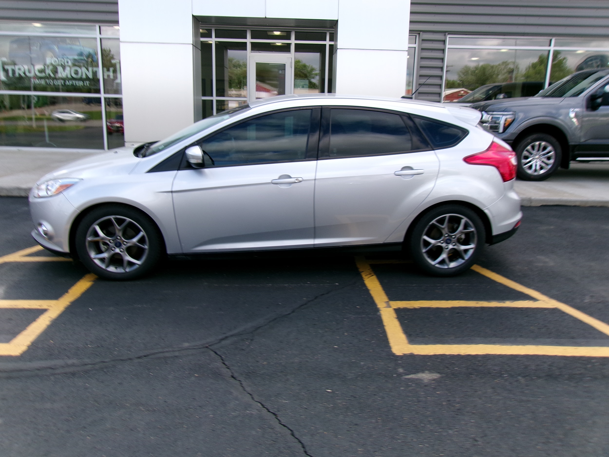 Used 2014 Ford Focus SE with VIN 1FADP3K24EL231248 for sale in Holton, KS