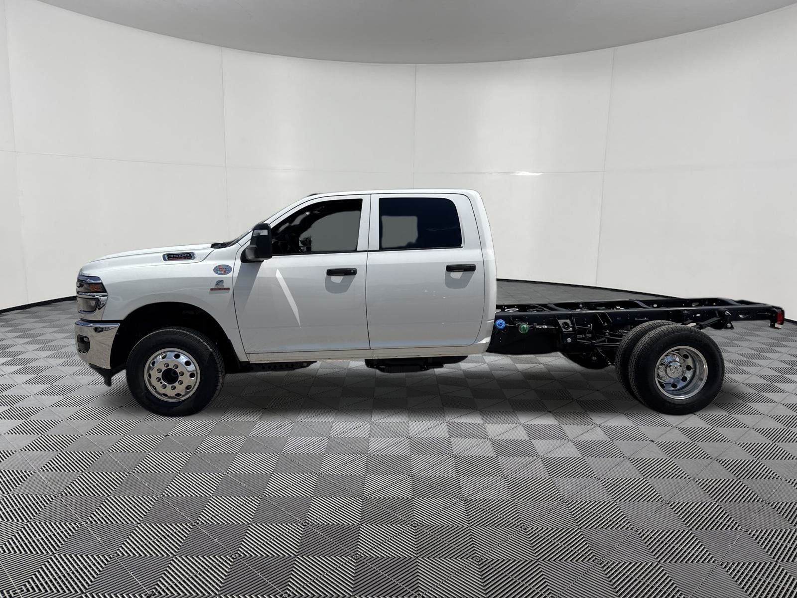 2026 Ram 3500 Tradesman photo 2