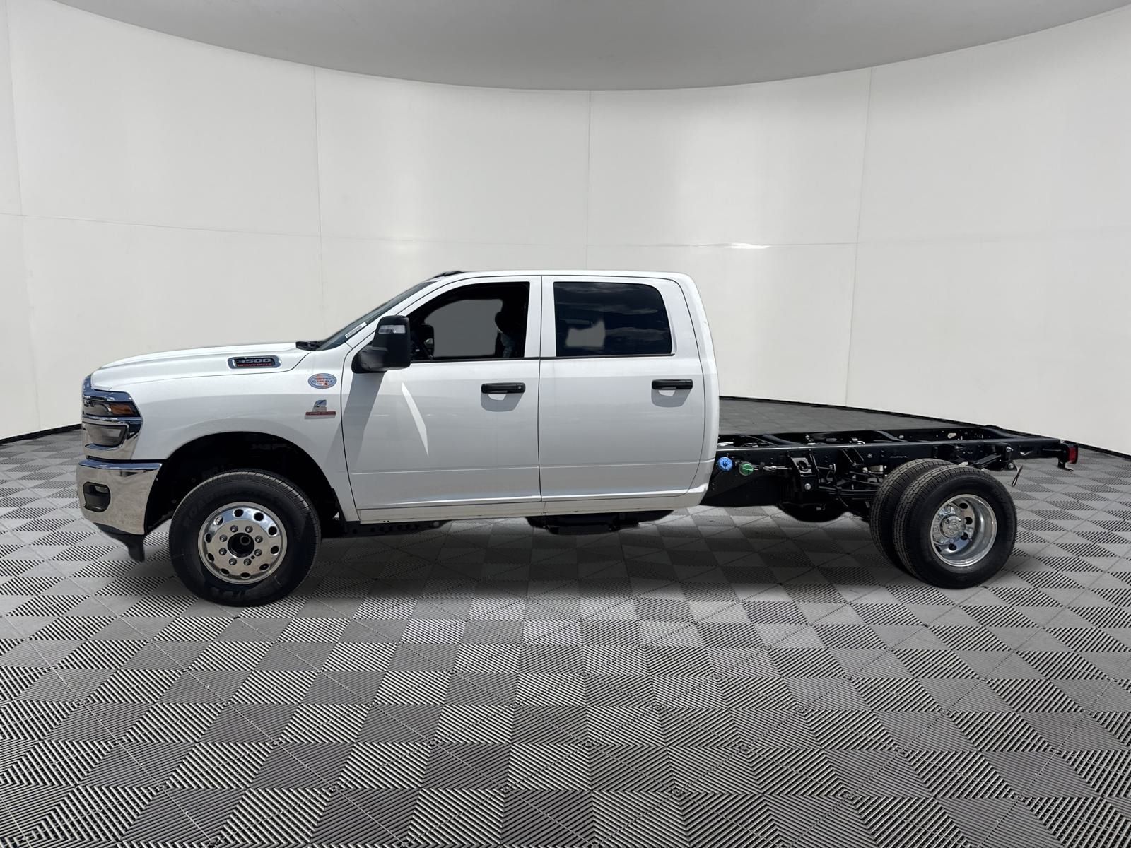 2026 Ram 3500 Tradesman photo 2