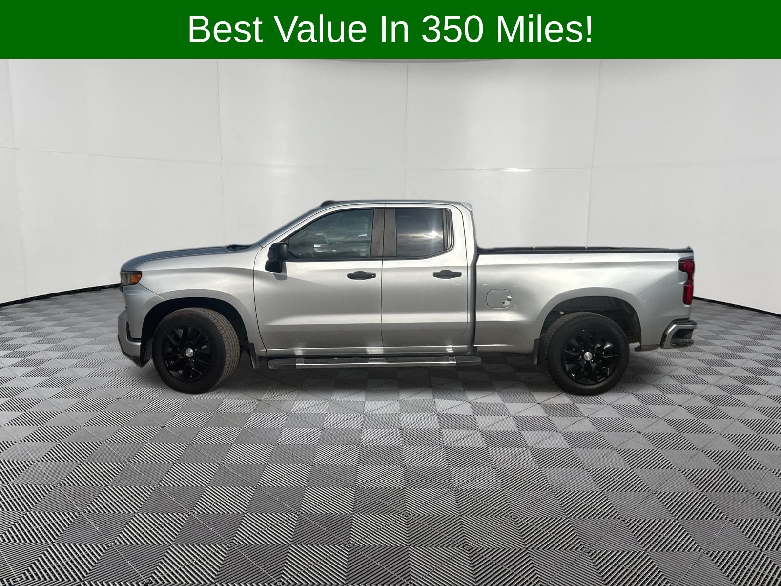 Used 2019 Chevrolet Silverado 1500 Custom with VIN 1GCRWBEH8KZ260919 for sale in Liberty, TX
