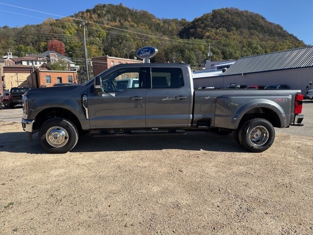 2026 Ford F-350 XLT photo 2