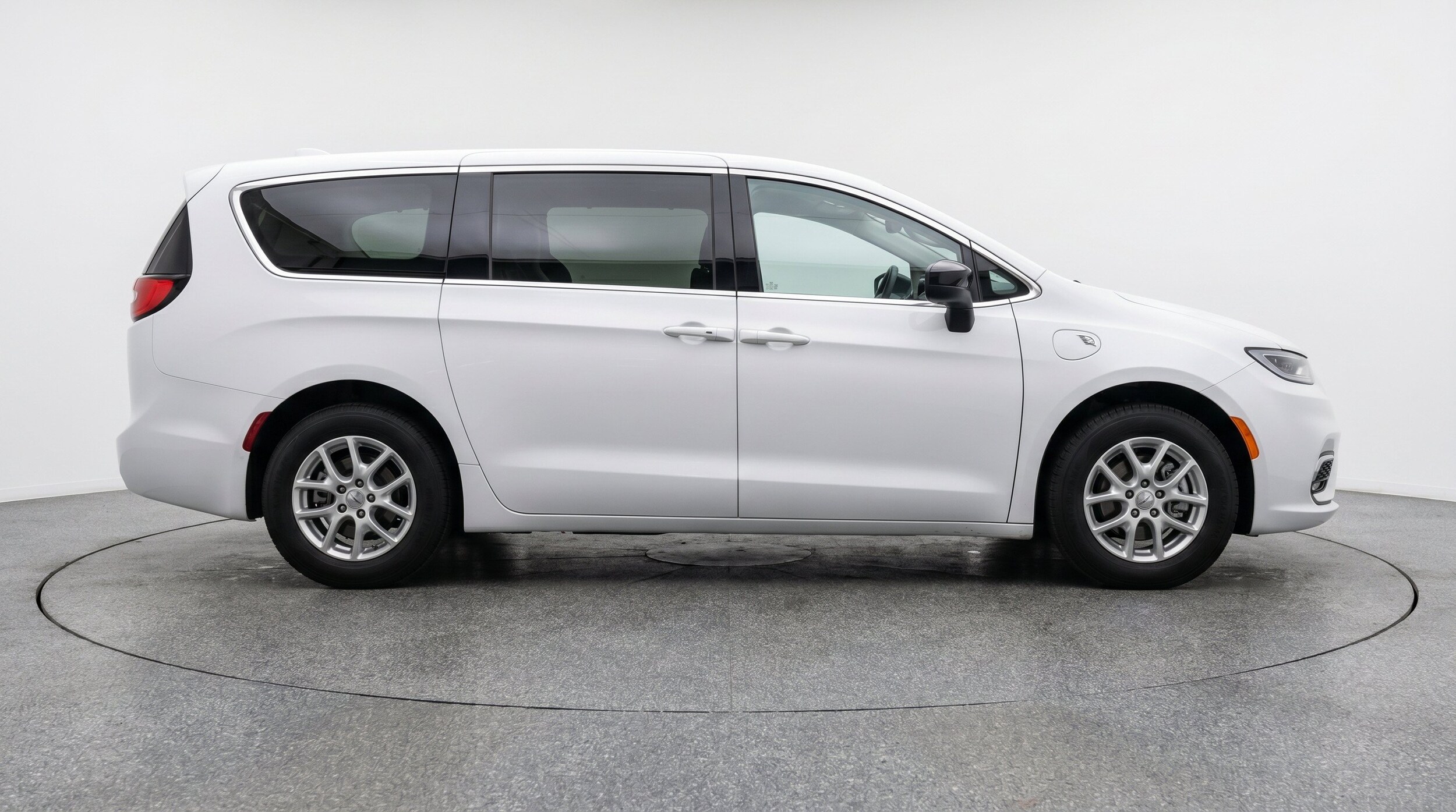 Thumbnail: 2024 Chrysler Voyager - 11