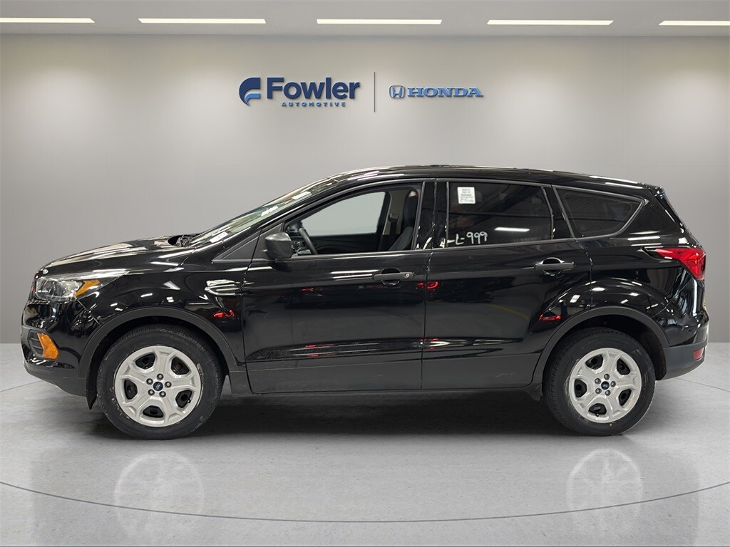 2019 Ford Escape S photo 2