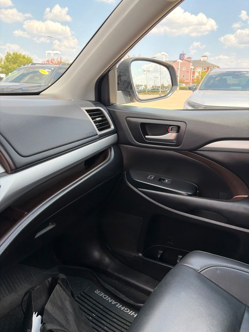 Used 2019 Toyota Highlander Hybrid XLE V6 SUV