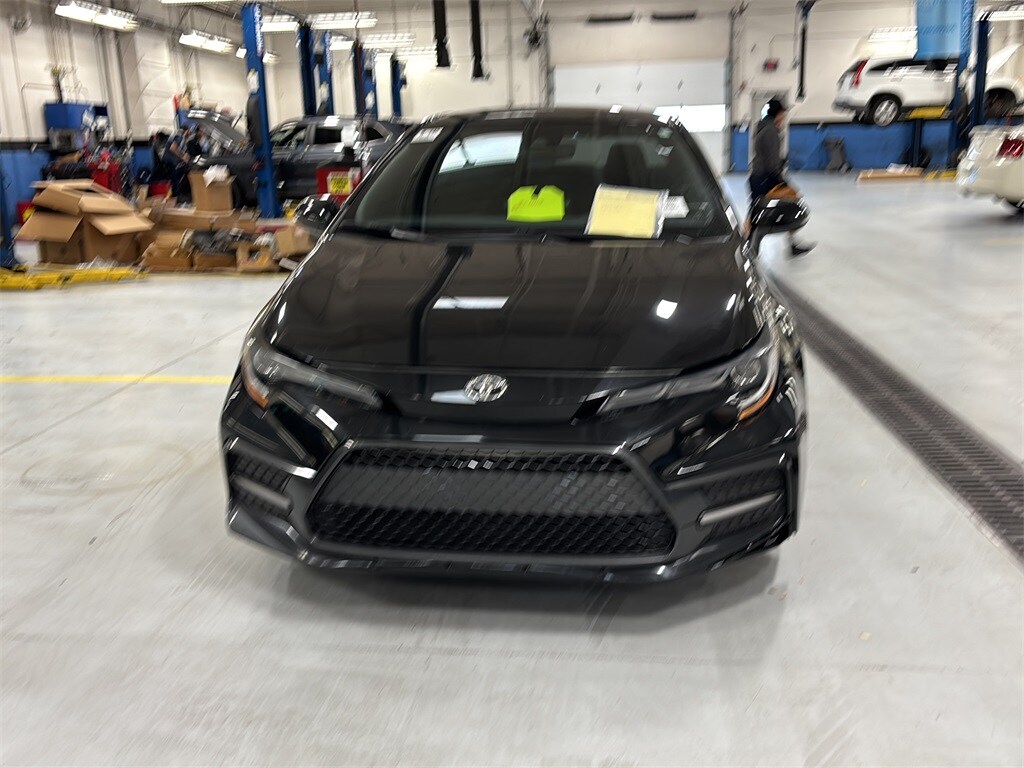 2022 Toyota Corolla SE photo 2