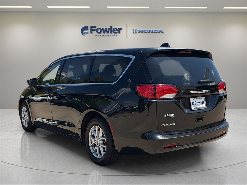 2023 Chrysler Voyager LX photo 4