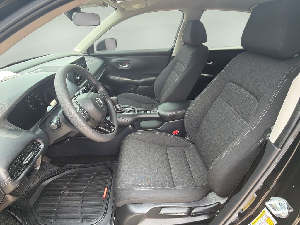 2025 Honda HR-V LX - Photo 13