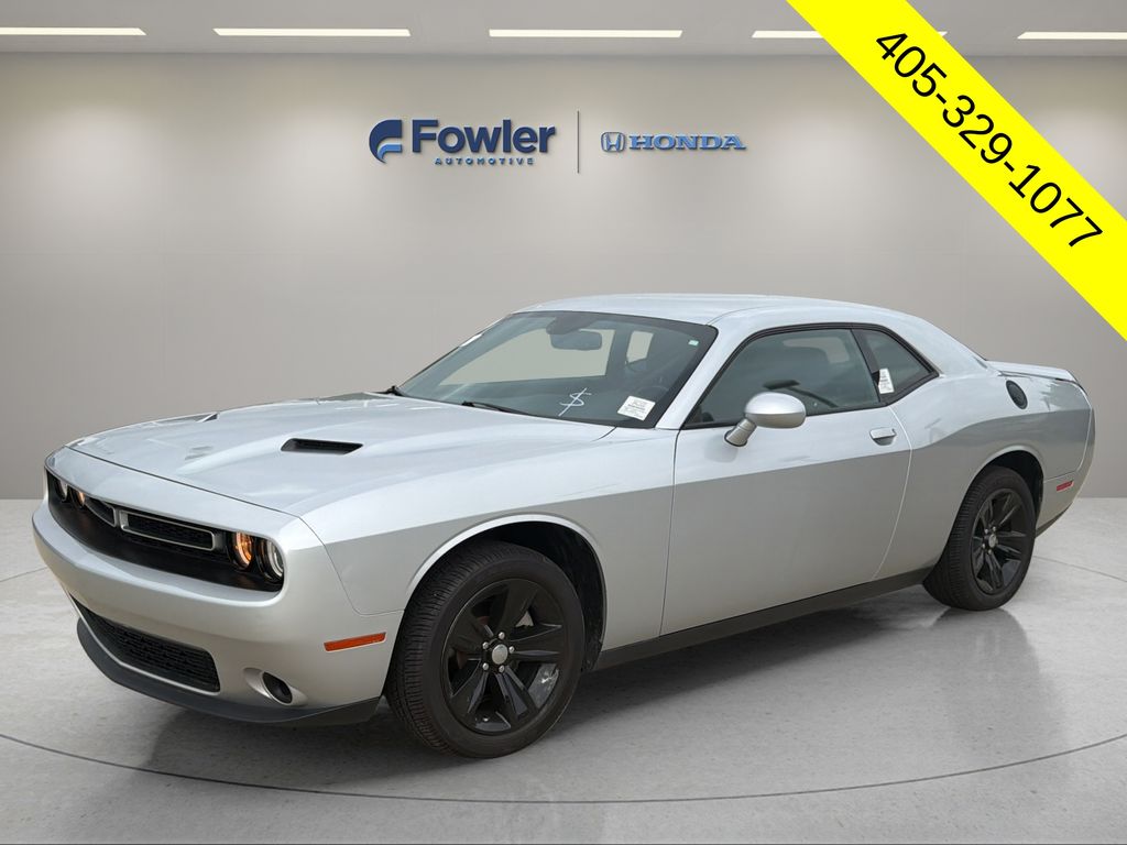 2022 Dodge Challenger SXT Auto's photo