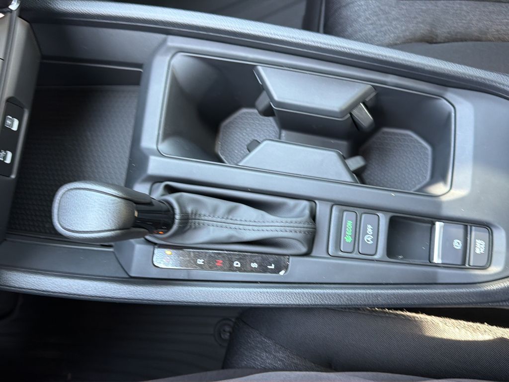 2025 Honda Accord LX - Photo 24