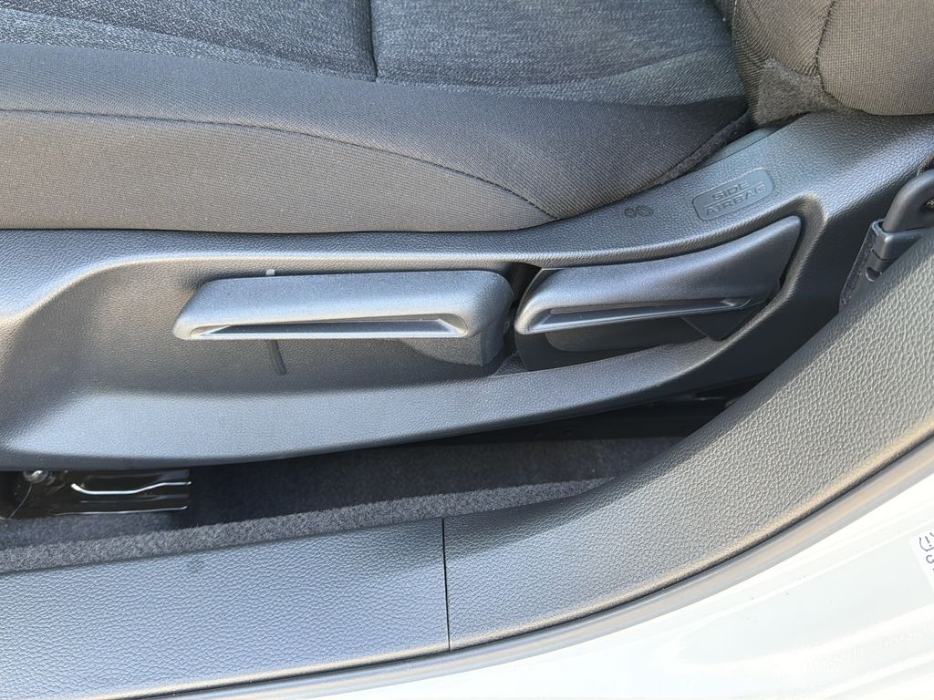 2025 Honda Accord LX - Photo 17