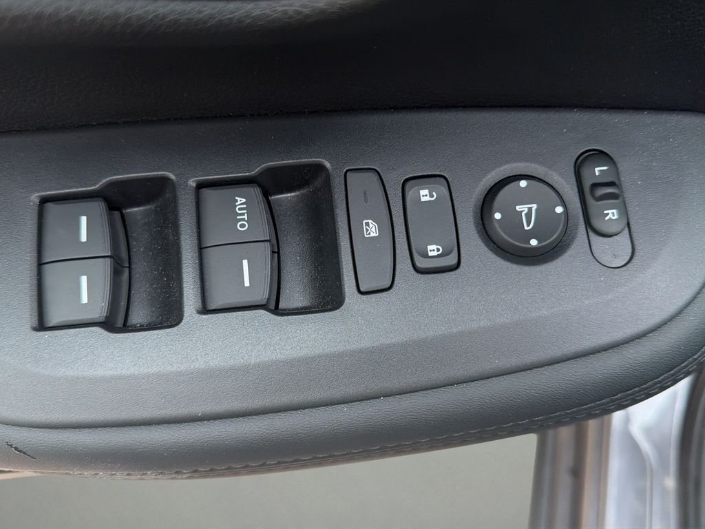 2025 Honda HR-V LX - Photo 19