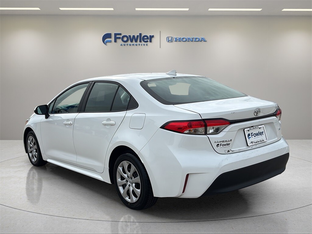 2023 Toyota Corolla LE photo 3