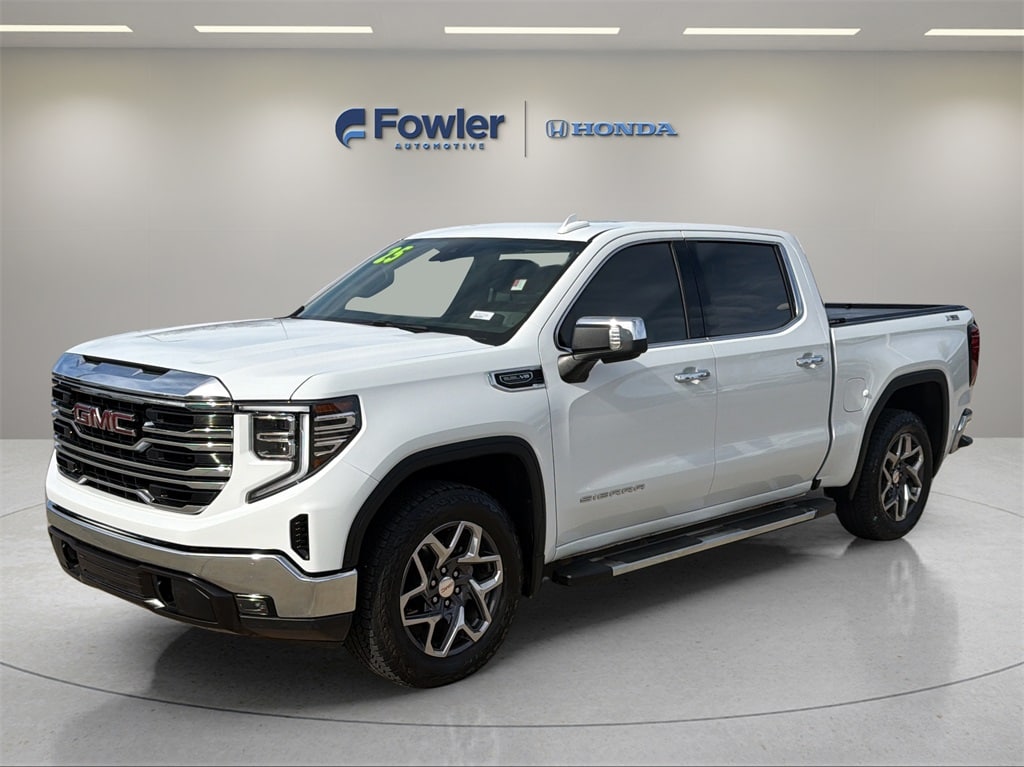 2025 GMC Sierra 1500 SLT's photo