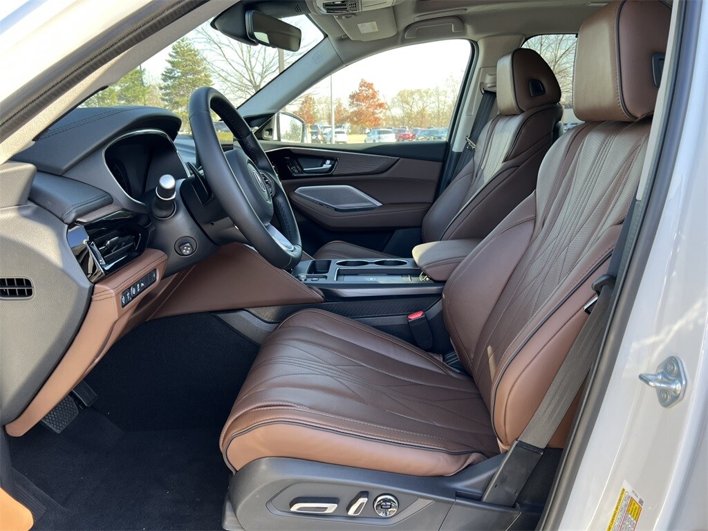 2026 Acura MDX SH-AWD Advance photo 3