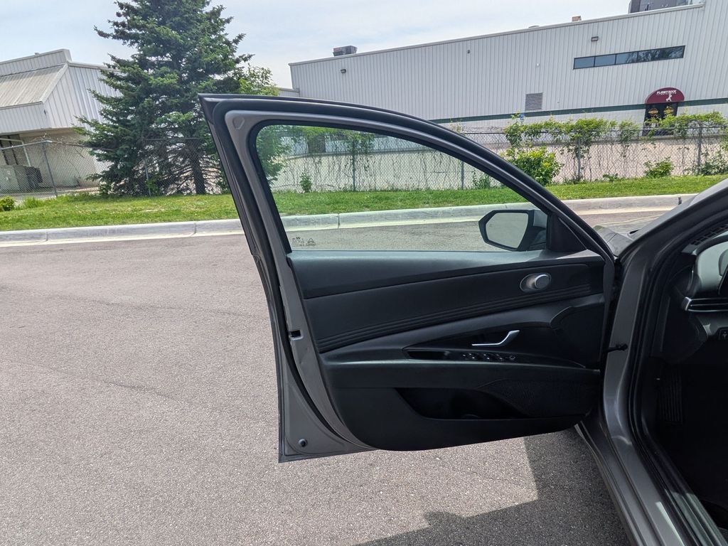 2021 Hyundai Elantra SEL - Photo 12