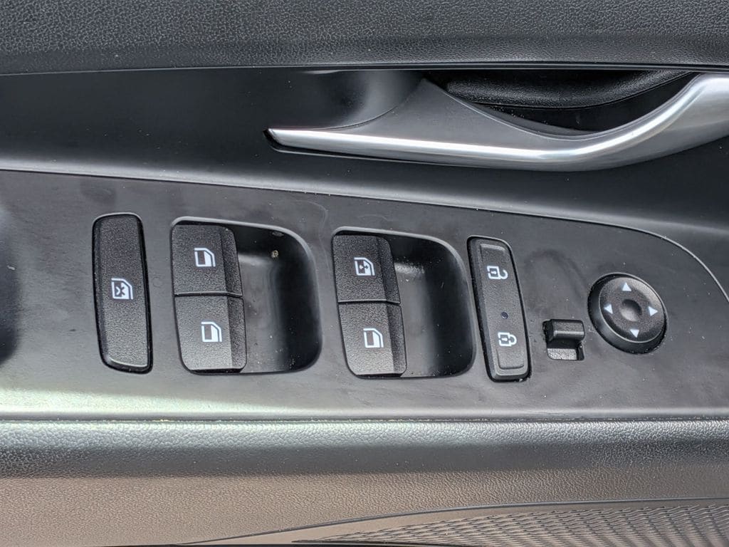2021 Hyundai Elantra SEL - Photo 13
