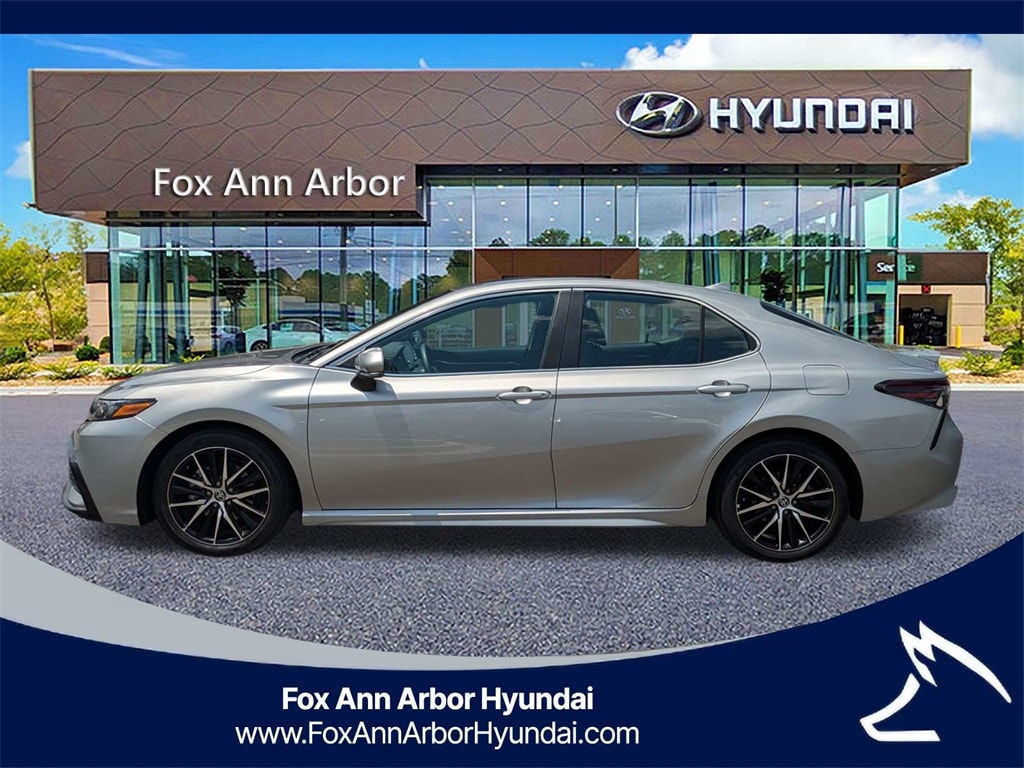 Used 2022 Toyota Camry SE with VIN 4T1G11BK7NU061129 for sale in Ann Arbor, MI