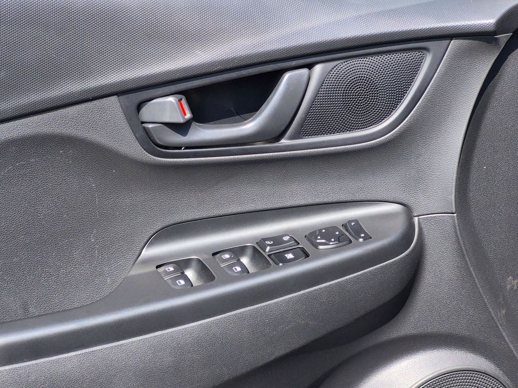 2022 Hyundai Kona SEL - Photo 13