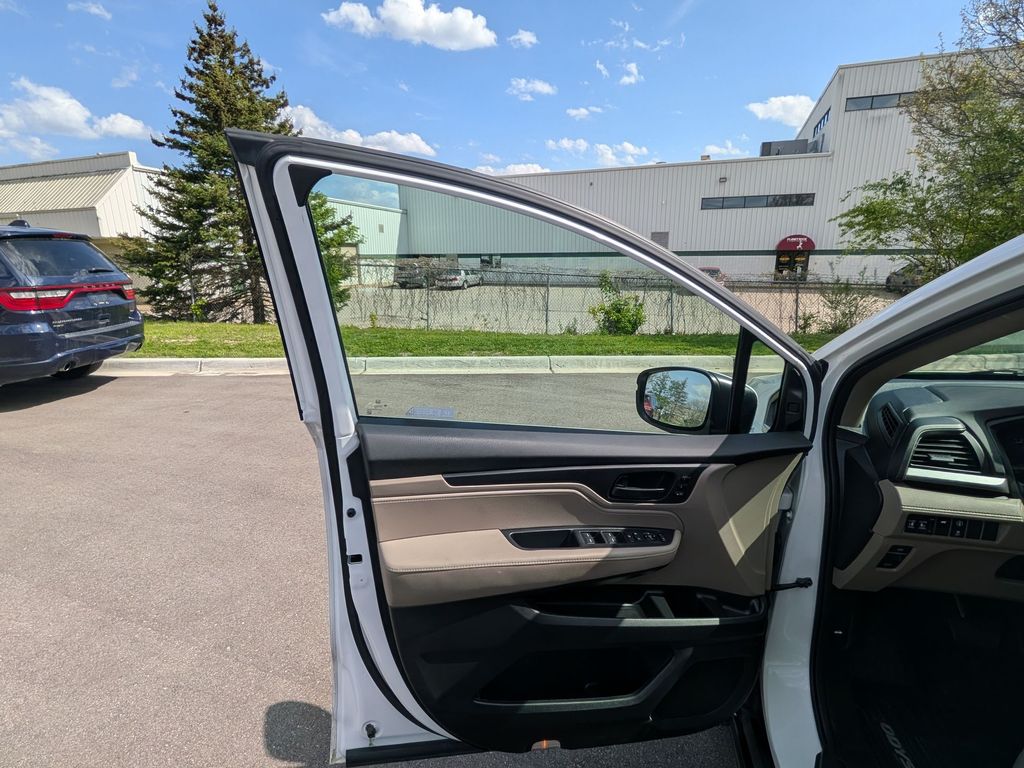 2023 Honda Odyssey EX-L - Photo 14