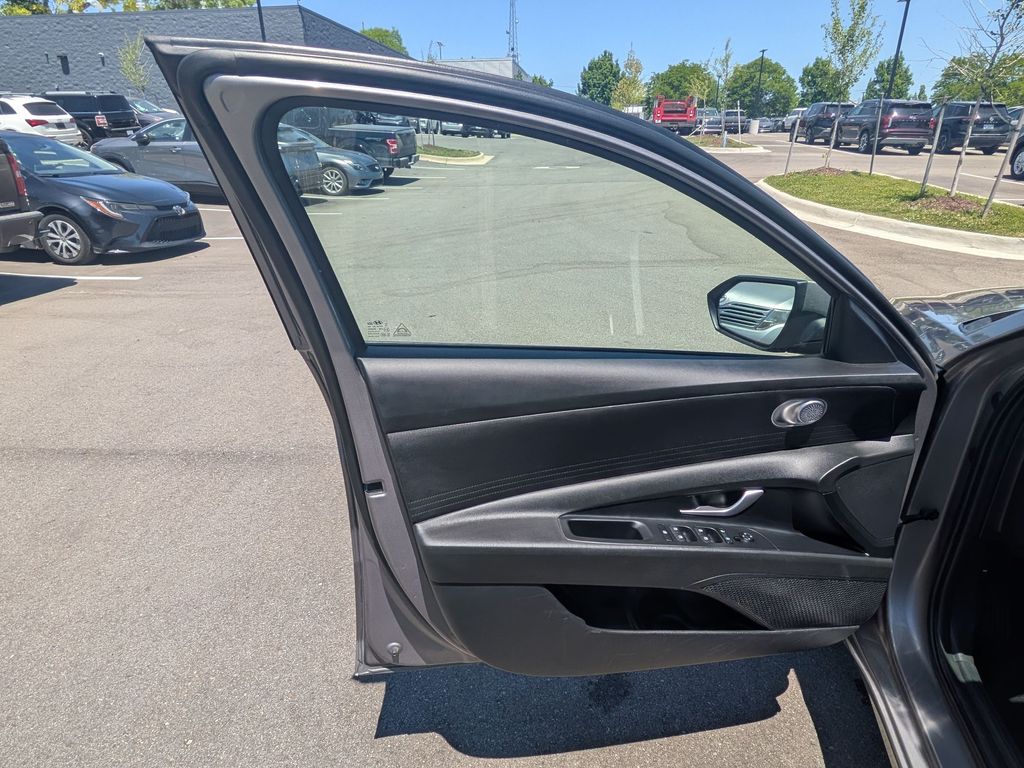 2024 Hyundai Elantra SEL - Photo 13