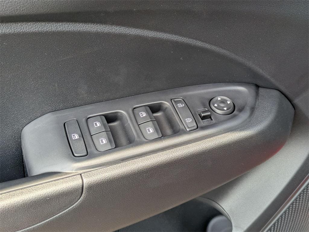 2025 Hyundai Venue SEL - Photo 17