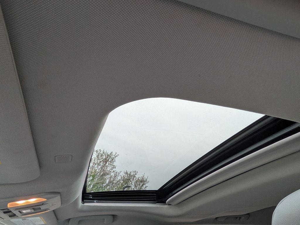 2020 Toyota Highlander XLE - Photo 13