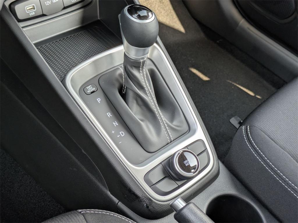 2025 Hyundai Venue SEL - Photo 23