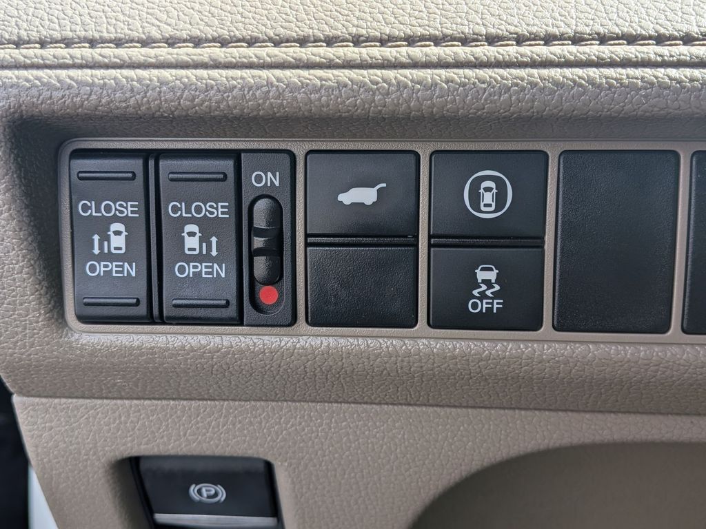 2023 Honda Odyssey EX-L - Photo 16