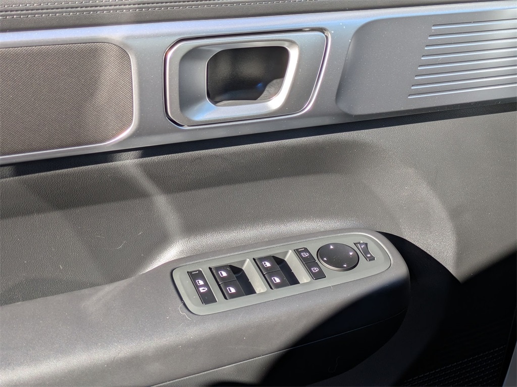 2025 Hyundai Santa Fe SE - Photo 16