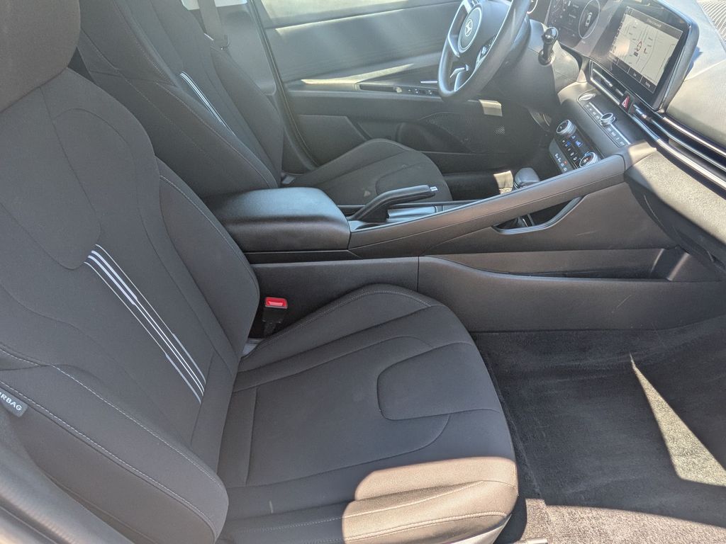 2024 Hyundai Elantra SEL - Photo 29
