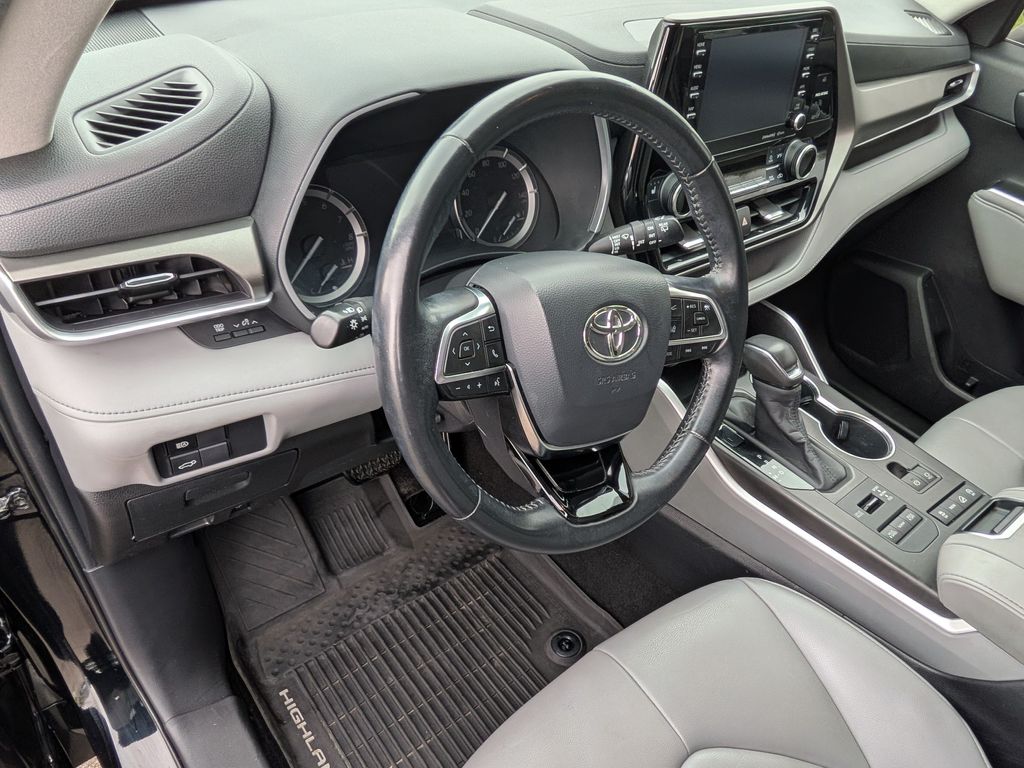 2020 Toyota Highlander XLE - Photo 11